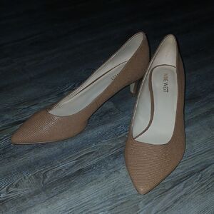 Nine West Patrizia tan kitten heels pointed toe Sz 9.5 EUC